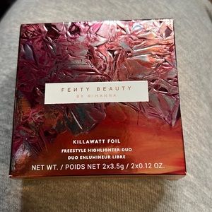 💕 Host Pick💕 Fenty beauty highlighter